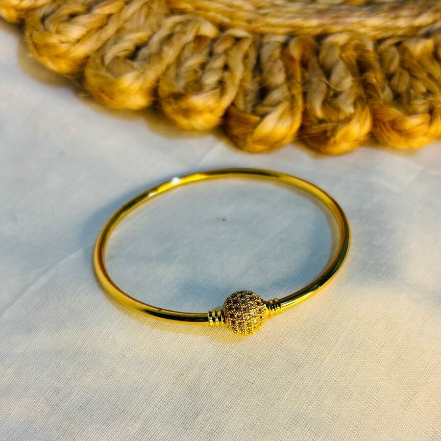 white stoned thandavala