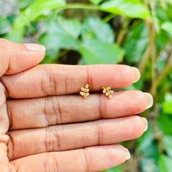 Leaf  stud (pair)