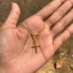 Plain cross chain